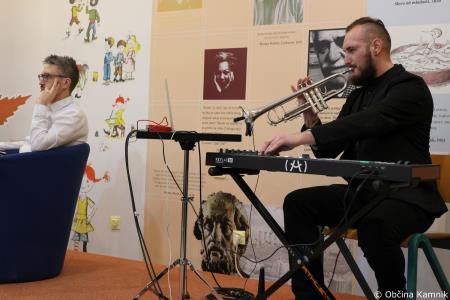 Kamničan Samo Trtnik predstavil svoj prvenec z naslovom Nepovezani (12)